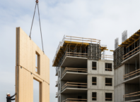 Budownictwo z drewna (CLT) – Dlaczego w 2026 to tańsza opcja niż beton?