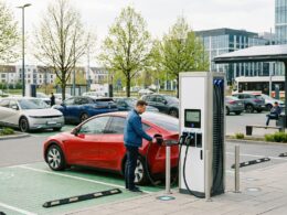 Infrastruktura ładowania aut elektrycznych – Gdzie jesteśmy wiosną 2026?